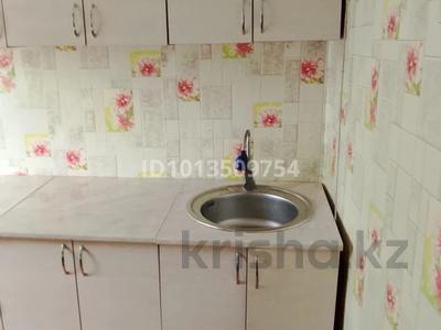 2-комнатная квартира · 37 м² · 5/5 этаж, Майкудук, 12й микрорайон 4 за 8.5 млн ₸ в Караганде, Алихана Бокейханова р-н