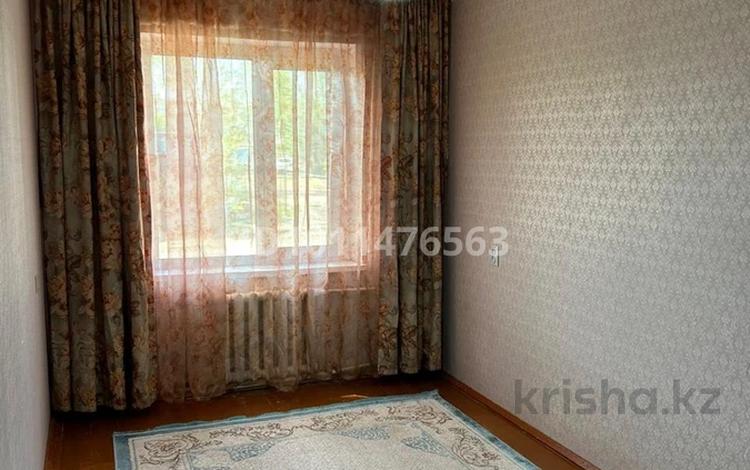 3-бөлмелі пәтер · 70 м², 4 мкрн 8 — Музыкальный дом 4 школа все рядом, бағасы: 10 млн ₸ в Алге — фото 2