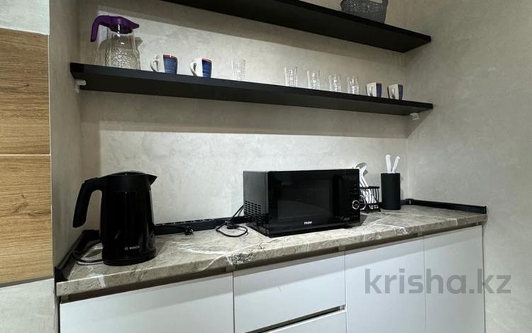 2-бөлмелі пәтер · 60 м² · 3/17 қабат, Ауезова — Толе би, бағасы: 430 000 ₸ в Алматы, Алмалинский р-н — фото 3