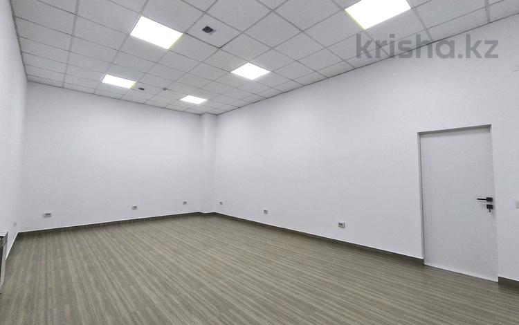 Свободное назначение, офисы, магазины и бутики, салоны красоты, образование, развлечения, конференц-залы, кабинеты и рабочие места, студии · 34.9 м² за 250 000 ₸ в Алматы, Бостандыкский р-н — фото 2