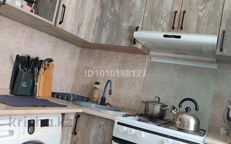 2-комнатная квартира · 43.9 м² · 2/5 этаж, мкр Михайловка , Осевая 6 за 10 млн 〒 в Караганде, Казыбек би р-н — фото 2