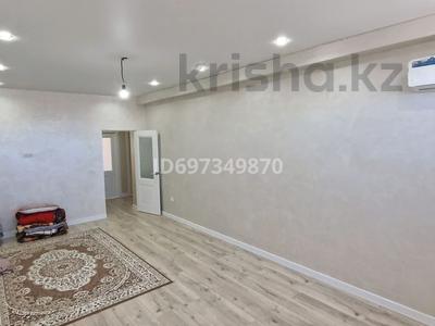 2-бөлмелі пәтер, 70 м², 1/5 қабат, мкр Самал, мкрн Самал 15, бағасы: 23 млн 〒 в Атырау, мкр Самал