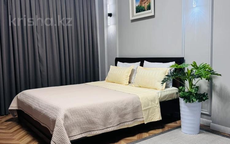 1-комнатная квартира · 55 м² · 16/16 этаж, мкр Акжайык, Сырым батыра 99/3 — Сырым батыра за 15 000 ₸ в Шымкенте, Абайский р-н — фото 2