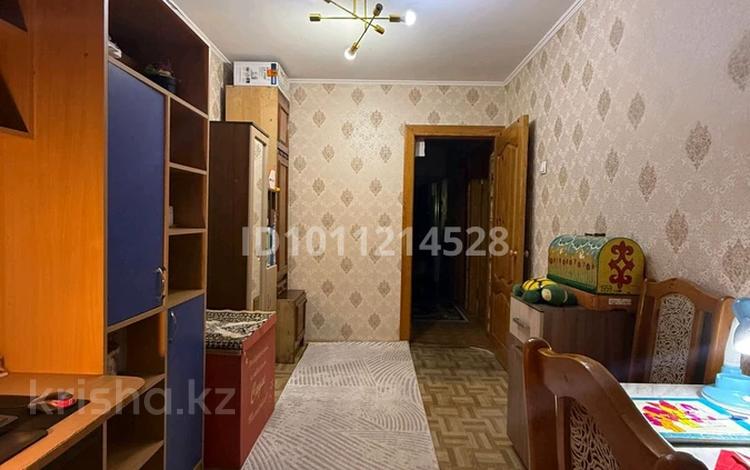 3-комнатная квартира · 61 м² · 3/5 этаж, Майкудук, Майкудук, 17й микрорайон 37 за 18 млн ₸ в Караганде, Алихана Бокейханова р-н — фото 2