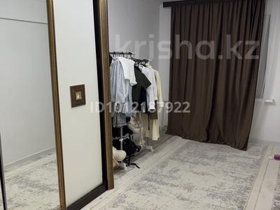 2-бөлмелі пәтер · 45.2 м² · 5/5 қабат, Ауезова 52в, бағасы: 180 000 ₸ в Атырау, мкр Жилгородок