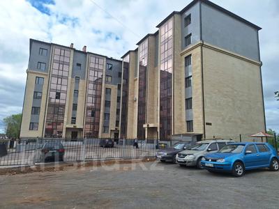 1-комнатная квартира, 40 м², 2/6 этаж, Майкудук, Голубые пруды за 17 млн 〒 в Караганде, Алихана Бокейханова р-н