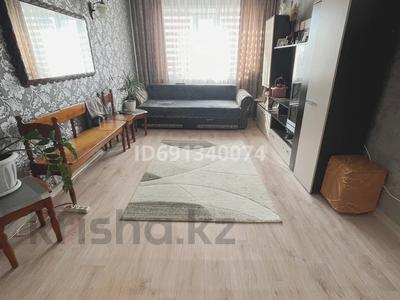 2-бөлмелі пәтер · 52 м² · 5/9 қабат, мкр Юго-Восток, Строителей 19 — Рынок Арай, бағасы: 17.5 млн ₸ в Караганде, Казыбек би р-н