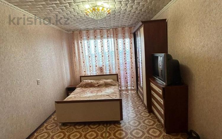 1-комнатная квартира, 36 м², 5/5 этаж, Байсеитовой за 5.7 млн 〒 в Темиртау — фото 2