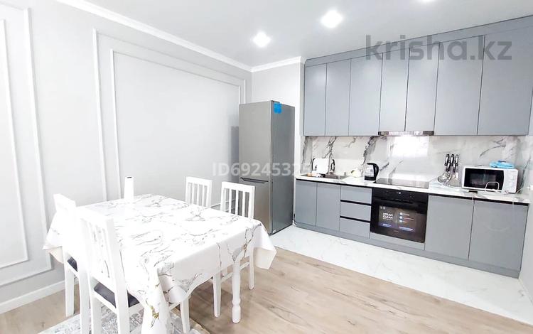 2-комнатная квартира · 55 м² · 10/18 этаж, Жандосова за 380 000 ₸ в Алматы, Бостандыкский р-н — фото 2