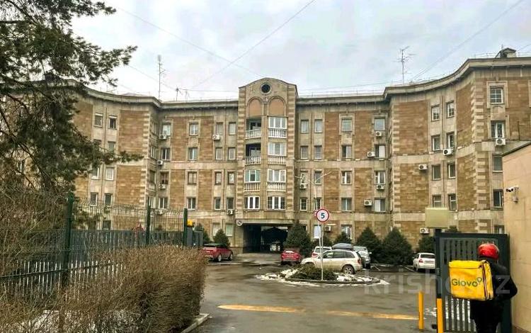 1-комнатная квартира, 45 м², 4/5 этаж помесячно, мкр Самал-1, Достык 114 за 260 000 〒 в Алматы, Медеуский р-н — фото 2