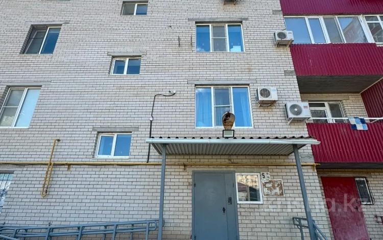 2-бөлмелі пәтер · 64 м² · 4/5 қабат, Нұрсая ш/а., таумуш жумагалиева 21, бағасы: 21 млн ₸ в Атырау, мкр Нурсая — фото 2
