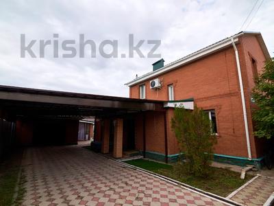 Отдельный дом · 20 комнат · 200 м² · 10 сот., мкр Уркер за 107 млн ₸ в Астане, Нура р-н