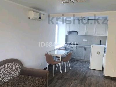 2-бөлмелі пәтер, 43 м², 2/9 қабат, Курмангазы 210/1 — Жд вокзала, бағасы: 17.5 млн 〒 в Уральске