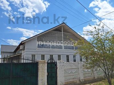 Отдельный дом · 8 комнат · 300 м² · 10 сот., мкр Жумыскер, Жумыскер 26 улица 11 дом за 45 млн ₸ в Атырау