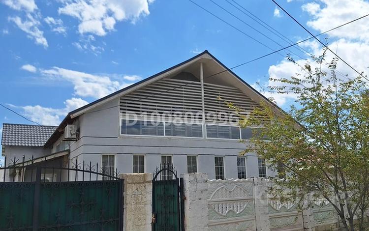 Отдельный дом · 8 комнат · 300 м² · 10 сот., мкр Жумыскер, Жумыскер 26 улица 11 дом за 45 млн 〒 в Атырау — фото 2