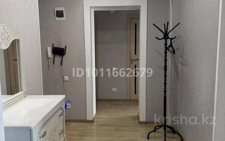 2-бөлмелі пәтер · 50 м² · 7/9 қабат, Шакарима 15, бағасы: 230 000 ₸ в Семее — фото 2
