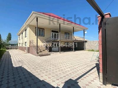 Жеке үй · 8 бөлме · 300 м² · 10 сот., улица П. Толстова 26 — Недалеко от 39 школы - гимназии, бағасы: 55 млн 〒 в Мерке