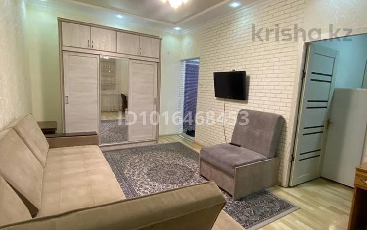 1-комнатная квартира · 30 м² · 2/9 этаж, Ермекова 106А за 80 000 ₸ в Караганде — фото 2