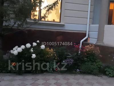 Отдельный дом · 8 комнат · 400 м², Кыз жибек — Айганым за 2.6 млн 〒 в Астане, Нура р-н