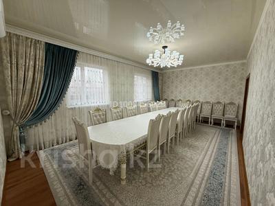 Жеке үй · 9 бөлме · 190 м² · 8 жүзд., Самал-1 ш/а, Жанбосынова 32, бағасы: 59 млн ₸ в Шымкенте, Абайский р-н