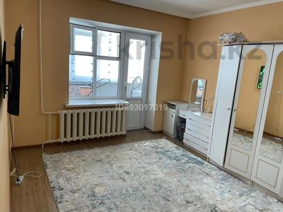 1-комнатная квартира, 38 м², 2/5 этаж помесячно, Қазыбек би за 100 000 〒 в Таразе