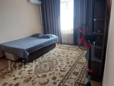 Тәулігіне пәтерлер в Жетысу обл.: 1-бөлмелі пәтер · 50 м² · 4/5 қабат, Мкр Болашак — Тамшыбаева-книжный магазин Асыл қазына, бағасы: 11 000 〒 1-бөлмелі пәтер · 50 м² · 4/5 қабат, Мкр Болашак — Тамшыбаева-книжный магазин Асыл қазына, бағасы: 11 000 〒 в Талдыкоргане, мкр Болашак