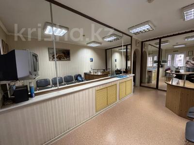 Медцентры и аптеки · 100 м² за 35 млн 〒 в Караганде, Казыбек би р-н