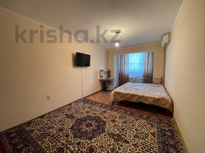 Аренда квартир в Шымкенте: 1-комнатная квартира · 35 м² · 3/5 этаж · помесячно, 16-й микрорайон, 16-й микрорайон 10 за 140 000 〒 1-комнатная квартира · 35 м² · 3/5 этаж · помесячно, 16-й микрорайон, 16-й микрорайон 10 за 140 000 〒 в Шымкенте, Аль-Фарабийский р-н