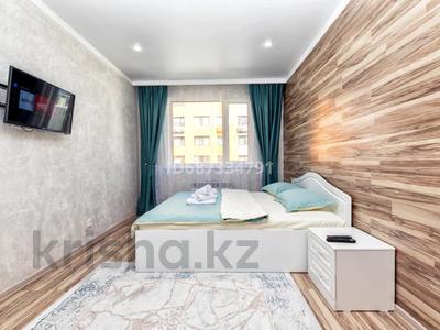 1-комнатная квартира, 40 м², 10/12 этаж посуточно, Туран 55К за 13 000 〒 в Астане, Есильский р-н