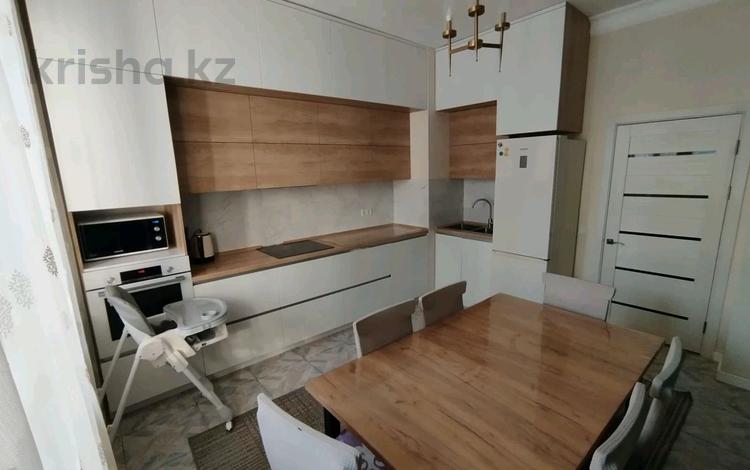 4-комнатная квартира, 160 м², 3/12 этаж, мкр Комсомольский, Абикен Бектуров