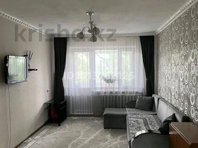 2-комнатная квартира · 45 м² · 4/5 этаж, Майкудук, Майкудук, 17й микрорайон — Торговый дом Реал, школа "53",садик балапан, парк за 13.5 млн ₸ в Караганде, Алихана Бокейханова р-н