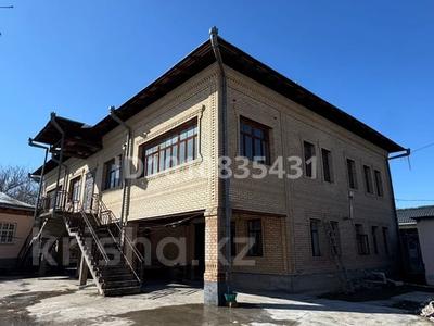Отдельный дом · 10 комнат · 300 м² · 16 сот., Шораулы 73 — Напротив парка за 63 млн ₸ в Сарыагаш