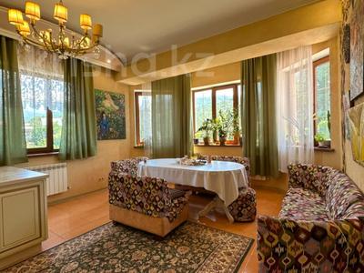 Отдельный дом · 5 комнат · 400 м² · 15 сот., мкр Тау Самал, Керей-Жанибек хандар 164/6 за 379.5 млн ₸ в Алматы, Медеуский р-н