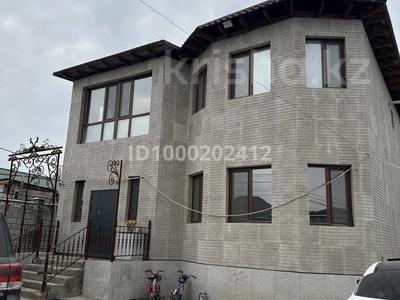 Продажа домов и дачи в Алматинской обл.: Отдельный дом · 7 комнат · 300 м² · 6 сот., 3-я линия за 150 млн 〒 Отдельный дом · 7 комнат · 300 м² · 6 сот., 3-я линия за 150 млн 〒 в Казцик