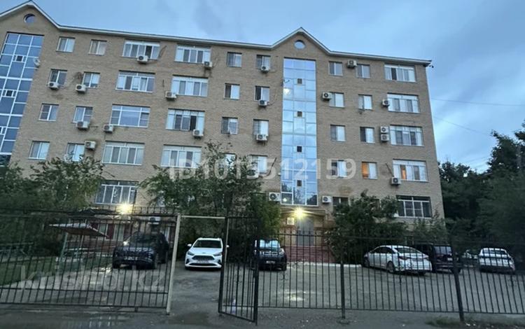 2-бөлмелі пәтер · 80.4 м² · 5/5 қабат, Гурьевская 6б, бағасы: 28 млн ₸ в Атырау — фото 16