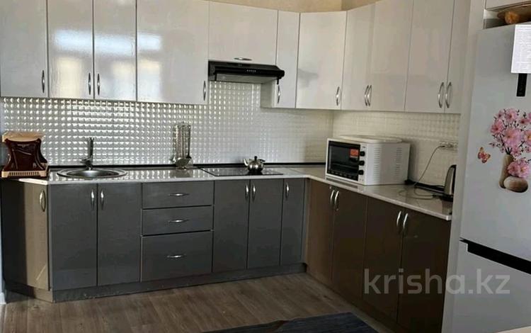 2-комнатная квартира · 72 м² · 10/10 этаж, 32Б мкр 3 за 180 000 ₸ в Актау — фото 2