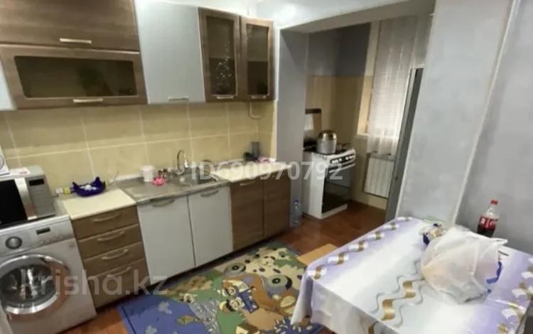 2-комнатная квартира, 74 м², 1/5 этаж, 8-й мкр 17