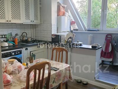 3 комнаты · 65 м², мкр Тастак-2, Брусиловского — Брусиловского, угол Толеби за 100 000 ₸ в Алматы, Алмалинский р-н