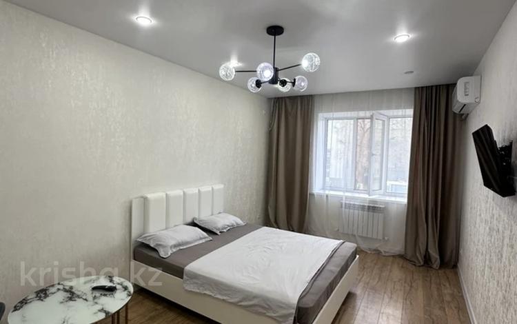 1-бөлмелі пәтер · 50 м² · 2/9 қабат, Абулхаир Хана 177/1 — ТРК -Орал, бағасы: 14 000 ₸ в Уральске — фото 13