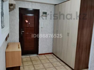 3-комнатная квартира · 70 м² · 5/5 этаж помесячно, мкр 5, Тургенева 102/3 — 19 школа за 150 000 〒 в Актобе, мкр 5