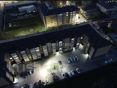 2-бөлмелі пәтер · 74 м² · 4/5 қабат, Достык 64, бағасы: 30.5 млн ₸ в Уральске