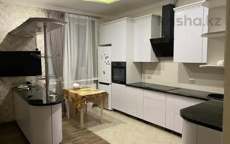 2-комнатная квартира, 60 м², 2/6 этаж помесячно, мкр Юго-Восток, Степной-3 2/3 — ЖК Бул-бул за 230 000 〒 в Караганде, Казыбек би р-н — фото 2