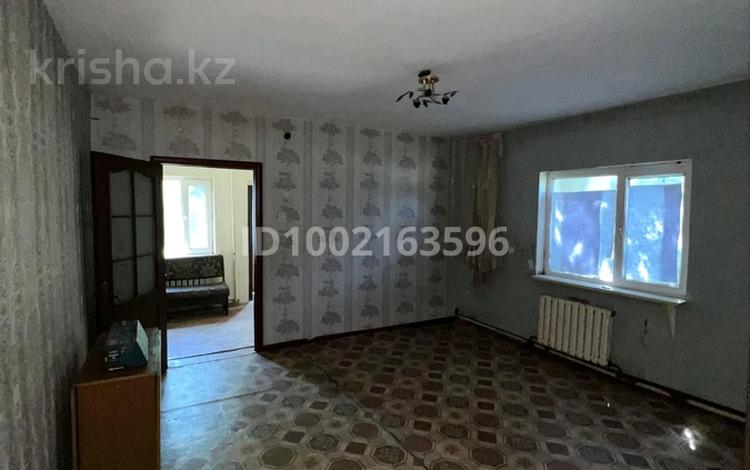 Отдельный дом · 3 комнаты · 67.5 м² · 10 сот., Центральная 1 — Школа №41 за 15 млн 〒 в Еламане — фото 4