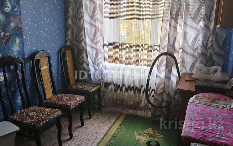 3-комнатная квартира · 51.1 м² · 3/5 этаж, 4 мкр. 9 за 9 млн ₸ в Лисаковске — фото 2