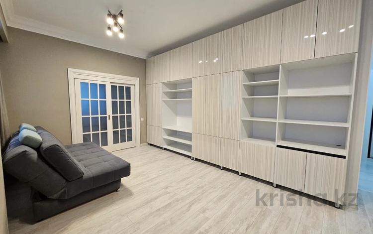 2-комнатная квартира, 40 м², 8/20 этаж, Туркестан 14A