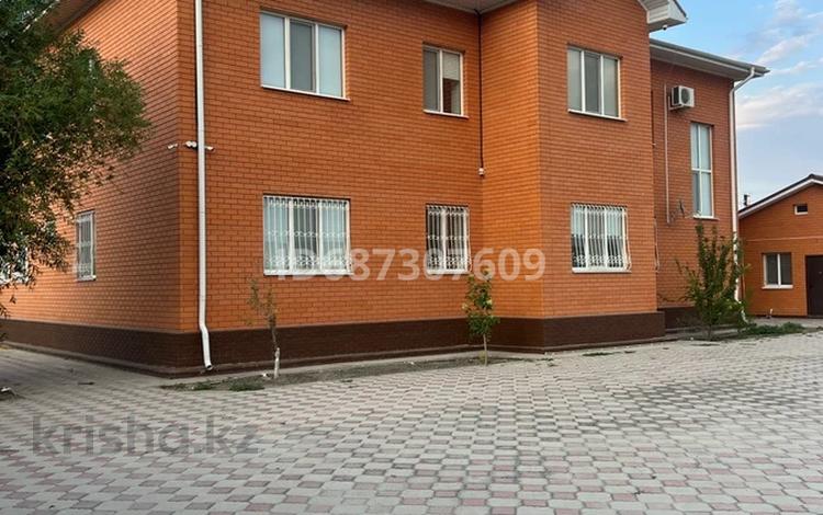 Отдельный дом · 6 комнат · 450 м² · 20 сот., мкр Мунайшы 28 за 120 млн ₸ в Атырау — фото 2