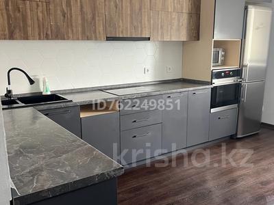 3-комнатная квартира · 80 м² · 10/10 этаж · помесячно, Кабанбай батыра 40 за 300 000 〒 в Астане, Есильский р-н