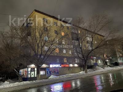 2-комнатная квартира, 40 м², 5/5 этаж, Старый город, Ш. Уалиханова 24 за 8.5 млн 〒 в Актобе, Старый город
