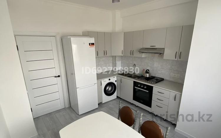 3-комнатная квартира, 81 м², 5/9 этаж помесячно, Курмангазы 58 — Абылай Хана за 550 000 〒 в Алматы, Алмалинский р-н — фото 2