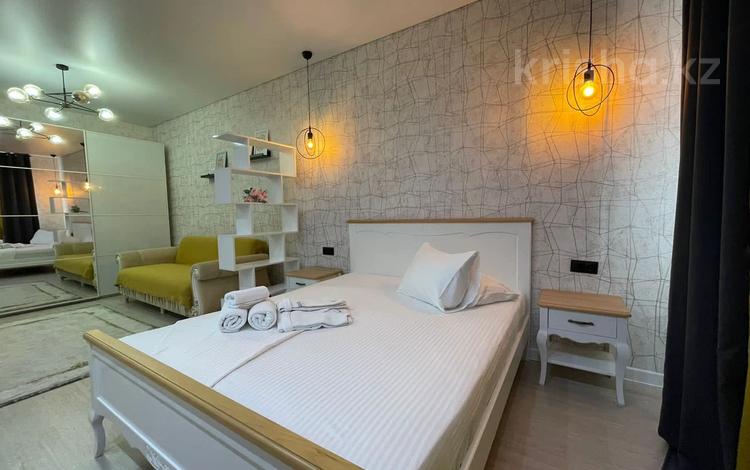 1-комнатная квартира · 50 м² · 4/10 этаж, мкр Нурсая, Т. Жумагалиева 10 за 14 000 ₸ в Атырау — фото 2